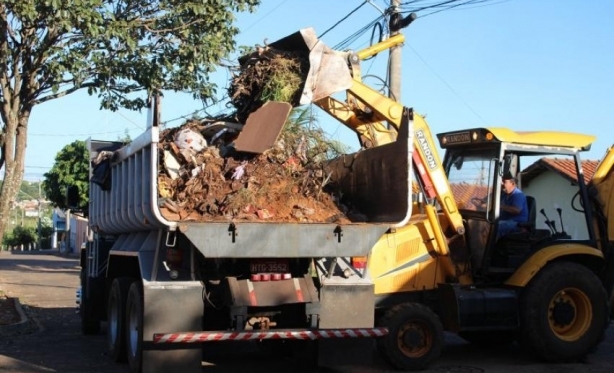 Comea o mutiro de limpeza no conjunto habitacional Vila Nova